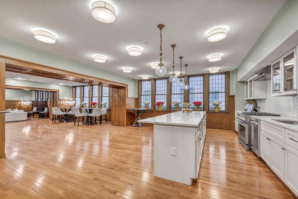 Appartement 2Br Unit In The Heart Of Dt With View Of Playhouse Square, Pool & Gym Access- 305 à Cleveland Extérieur photo