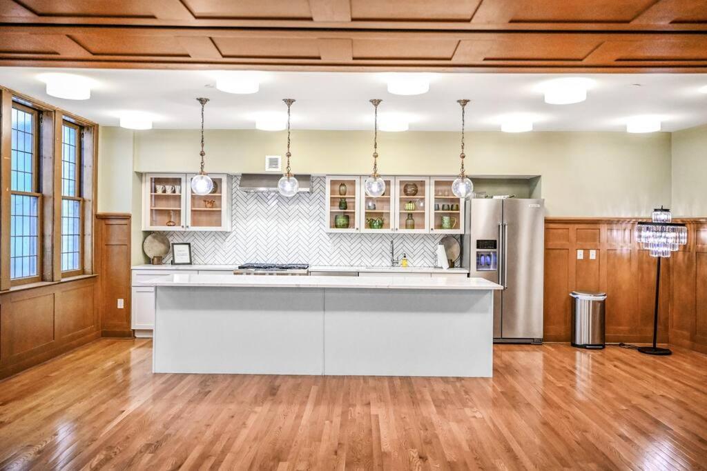 Appartement 2Br Unit In The Heart Of Dt With View Of Playhouse Square, Pool & Gym Access- 305 à Cleveland Extérieur photo
