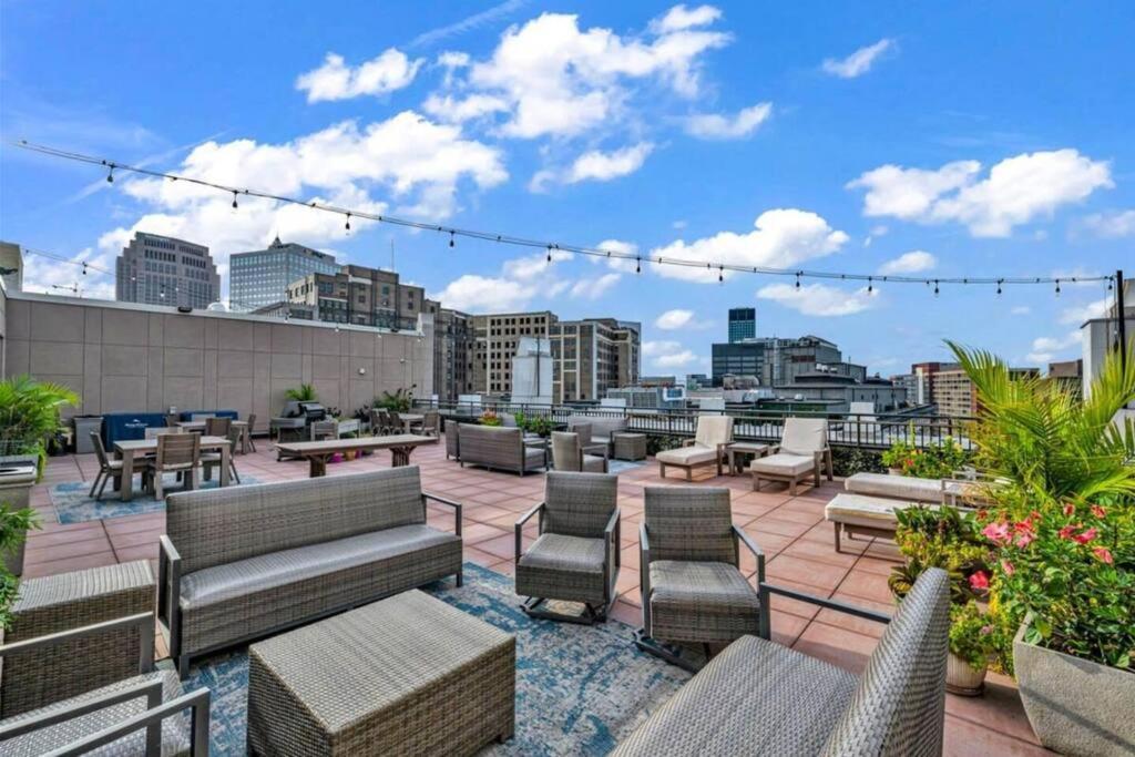 Appartement 2Br Unit In The Heart Of Dt With View Of Playhouse Square, Pool & Gym Access- 305 à Cleveland Extérieur photo