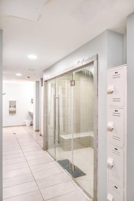 Appartement 2Br Unit In The Heart Of Dt With View Of Playhouse Square, Pool & Gym Access- 305 à Cleveland Extérieur photo